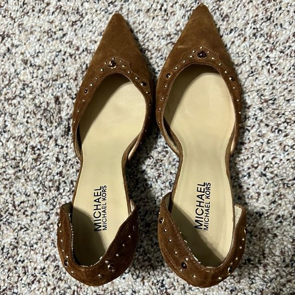 MICHAEL KORS BROWN SUEDE LEATHER
POINTY TOE STUDS PUMP SIZE WOMEN'S 7M - Picture 1 of 5